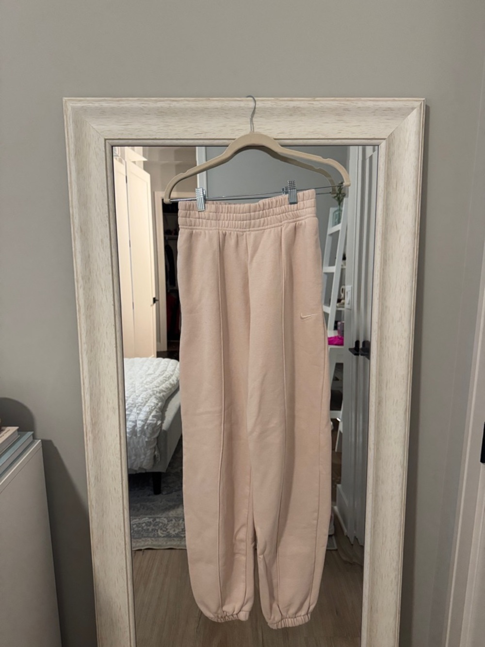 Nike women’s cream Fleece Joggers